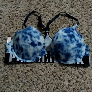 Womens Victoria Secret PINK bra. Clasps in front